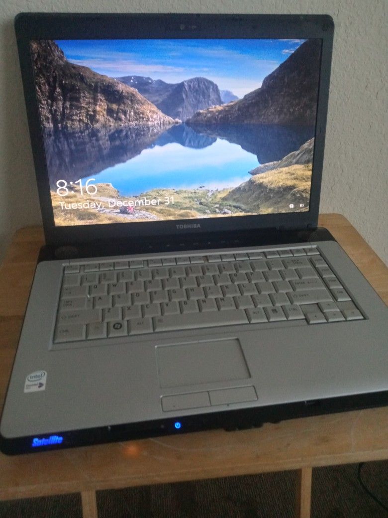 Toshiba Satellite A205-S5843 15.4" Intel Pentium 1.73GHz 2GB RAM 160GB HDD Win 10 Pro Excellent Battery with charger.
