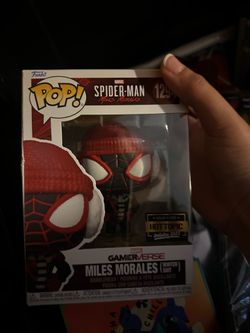 4 Funko pops
