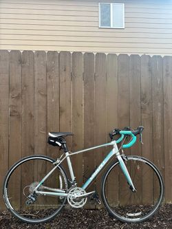 Giant Avail 5 Women’s Road Bike – Small Frame, 700c