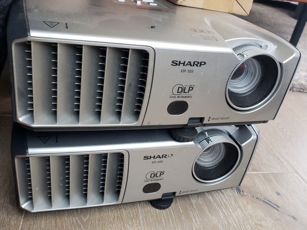 2 notevision projectors & 1 remote