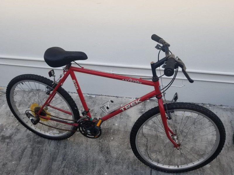 TREK Adult antelope 820 Bike Bicycle Red Black