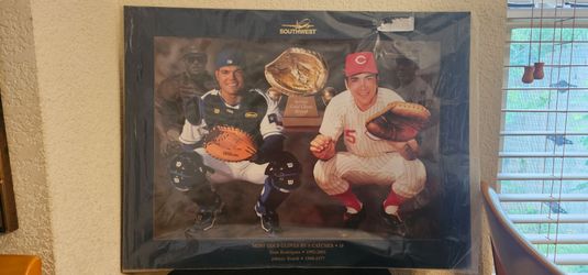 IVAN RODRIGUEZ Texas Ranger Gold Glove Award Southwest Collectors 18x24 PHOTO/Poster w/Johnny Bench New n Plastic