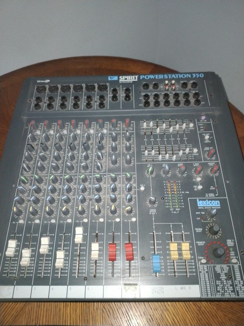 Spirit Power Station 350 Amplifier /Effects. 15 In PA SPEAKER IN BOX