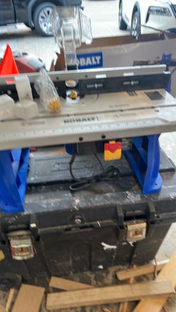 Kobalt  router new whit bits