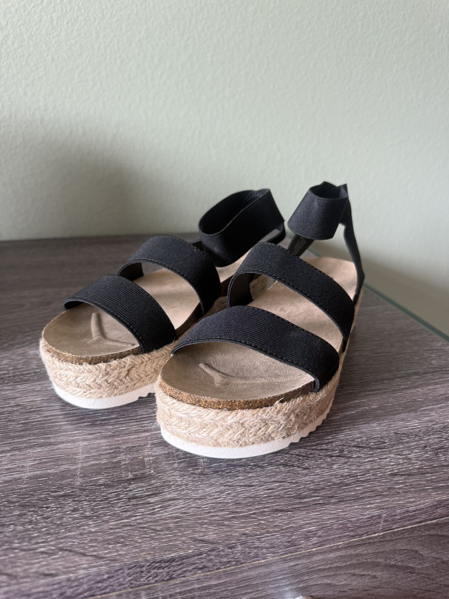 CUSHIONAIRE Mandy Wedge Sandals for Women (SIZE 9)