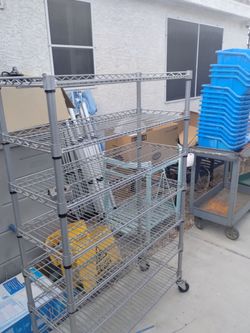 METAL SHELF ON WHEELS