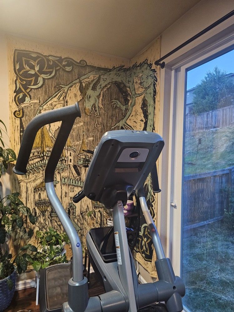 🏋️‍♂️ FOR SALE: Not-So-Humble Elliptical Machine – Nautilus of the Gods 🚀