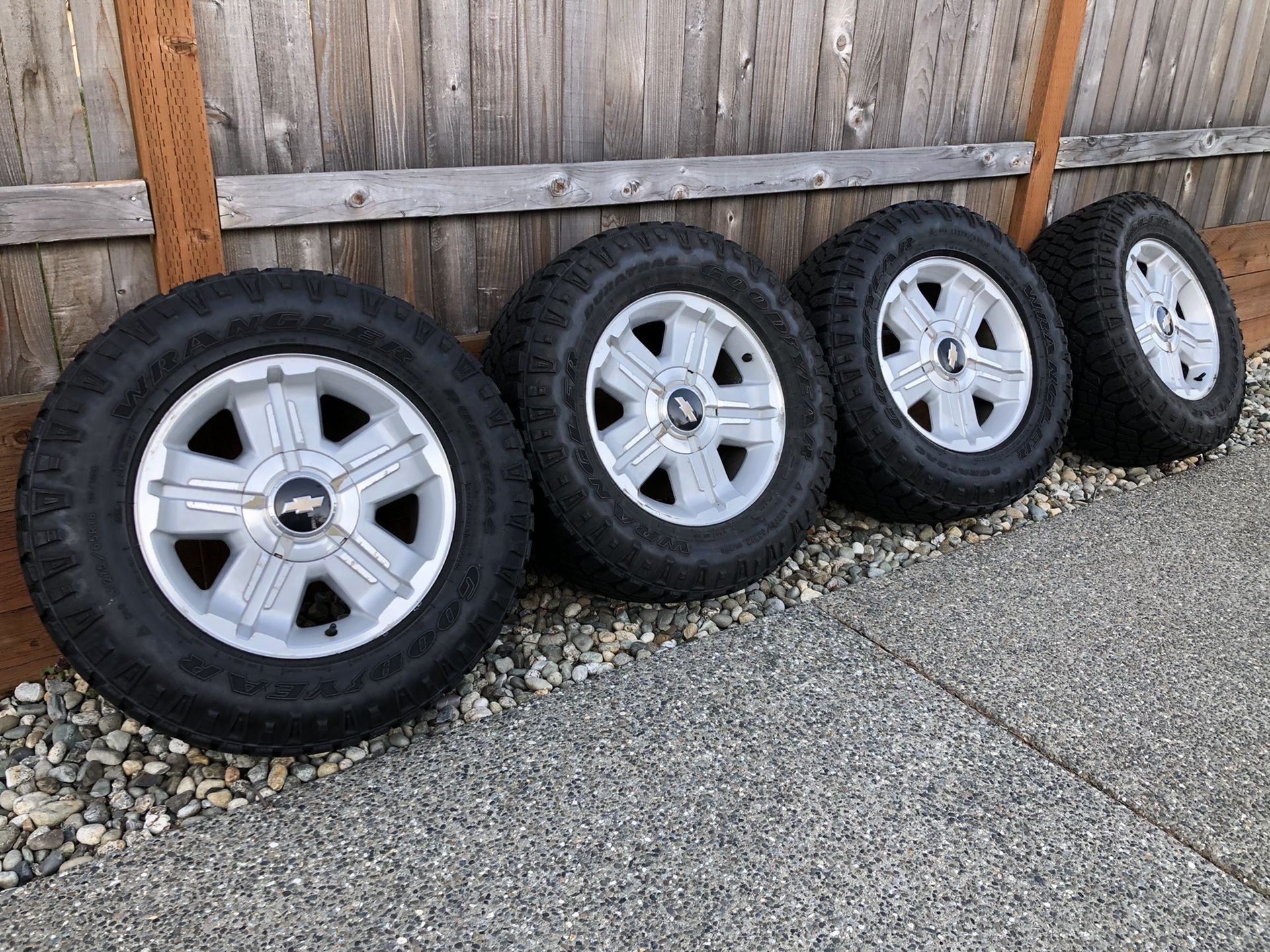 Chevy wheels tires 6 lug k1500 6x6.5 silverado tahoe suburban rims z71