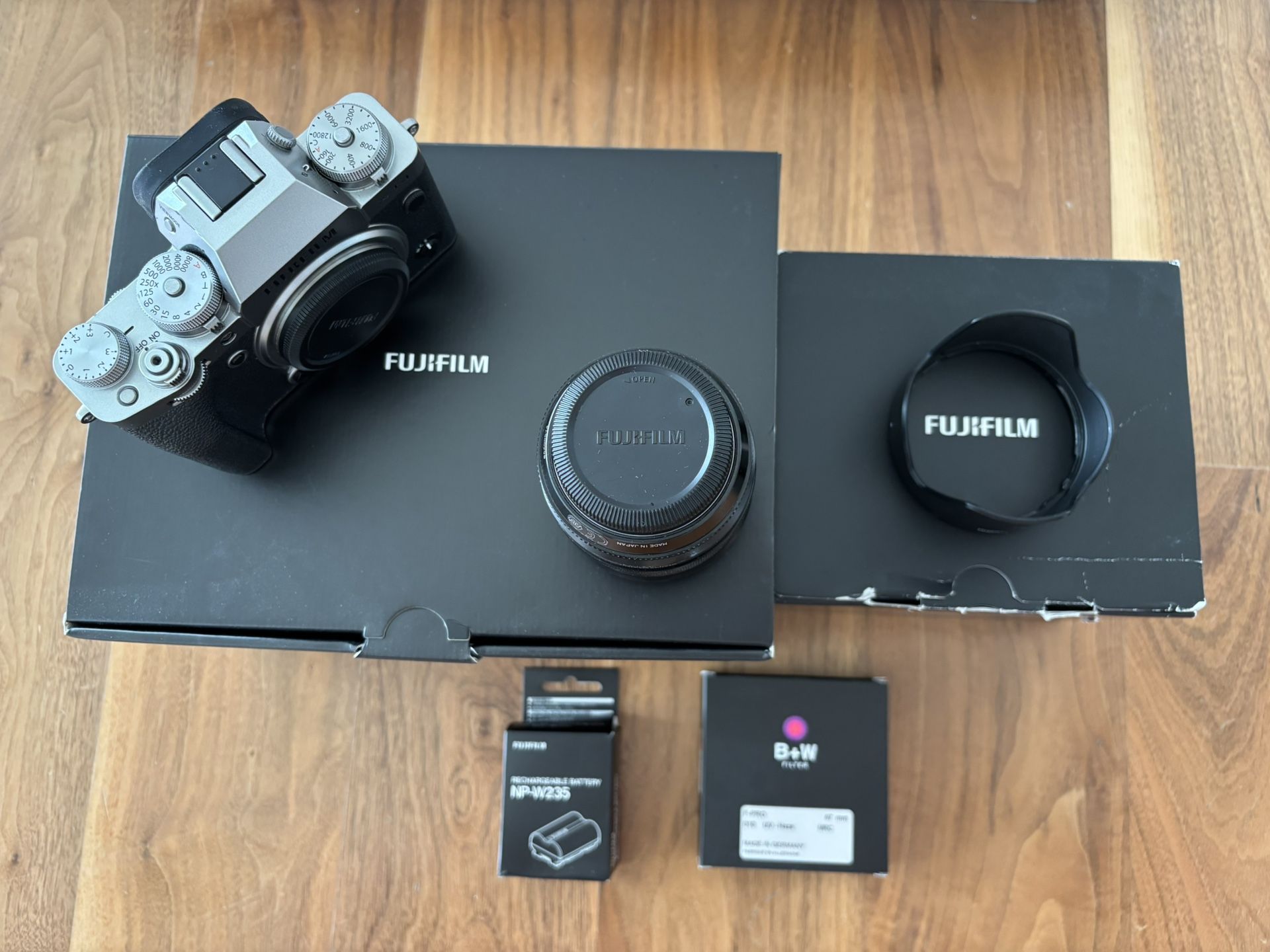 Fujifilm X-T4 xf 16mm f1.4 r wr, 2 Batteries & 1 Filter