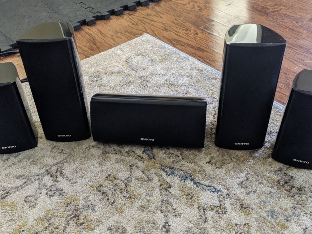 Onkyo Surround Sound 5 Speakers