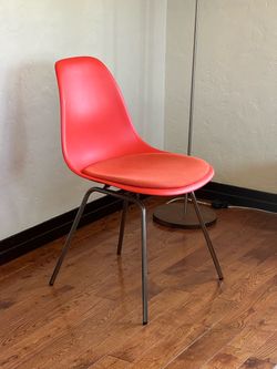 Herman Miller Eames Molded Chair