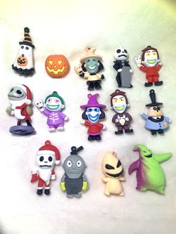 14 Halloween Themed Keychains And Figurines
