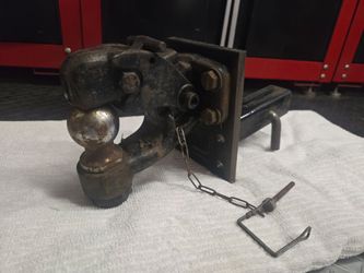 Tow hook receiver