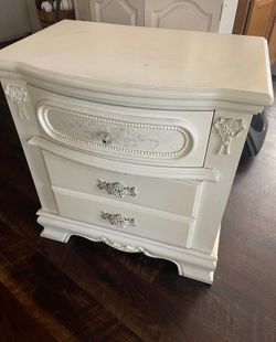 Girls dresser