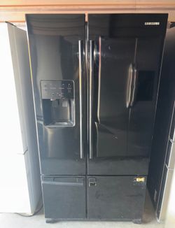 Black Samsung Refrigerator And Freezer