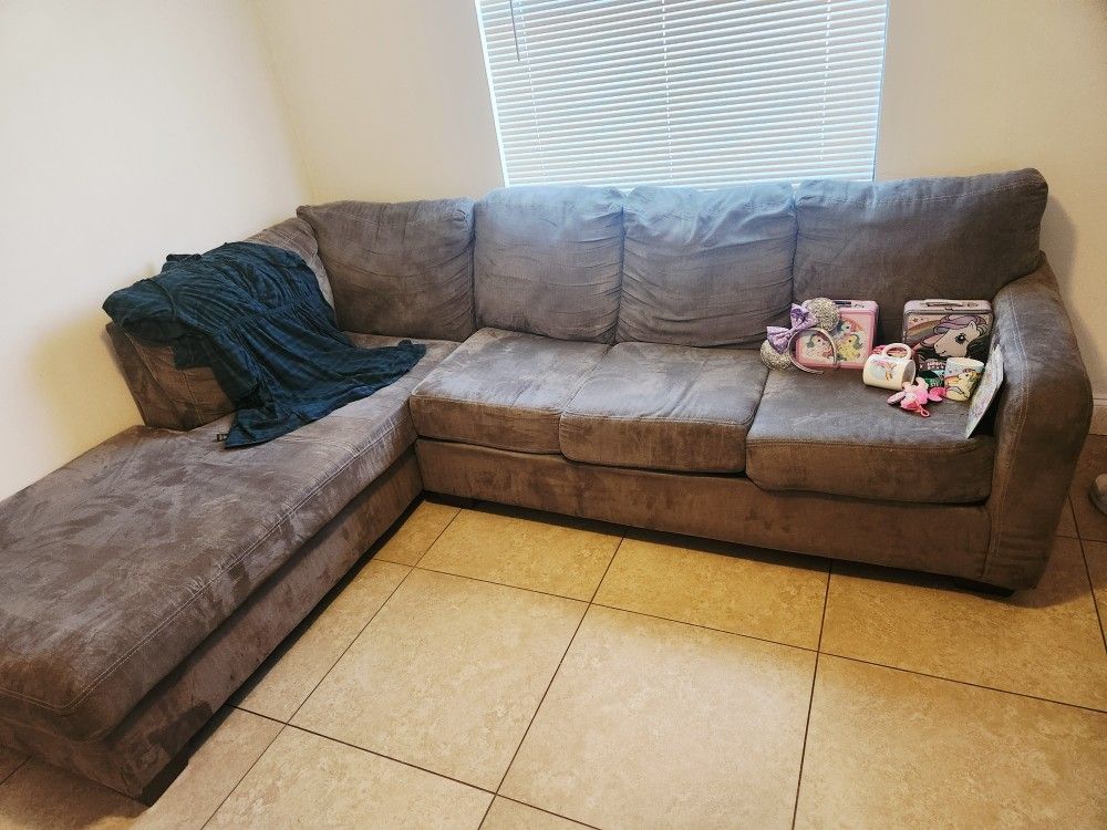 GREY COUCH MUST GO TODAY