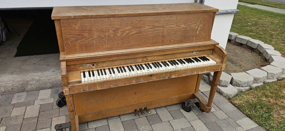Free Upright Piano - In Tune - Every Key Works