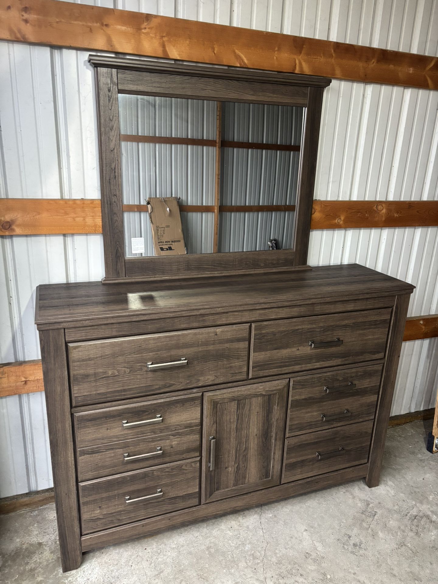 Ashley Juararo Dresser w Mirror 