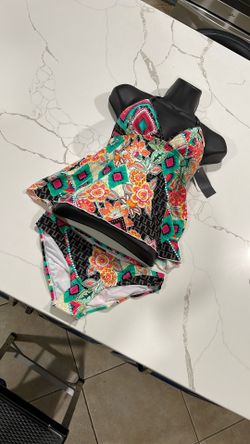 NWT WOMENS SWIMSUIT -small 
