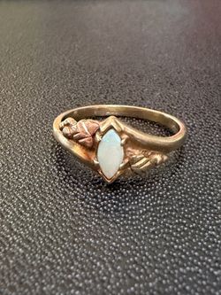 Vintage 14k gold opal ring marquise