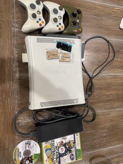 Xbox 360s bundle -console + 3 wireless controllers