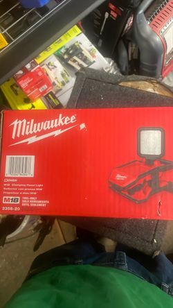 Milwaukee M 18 clamping floodlight