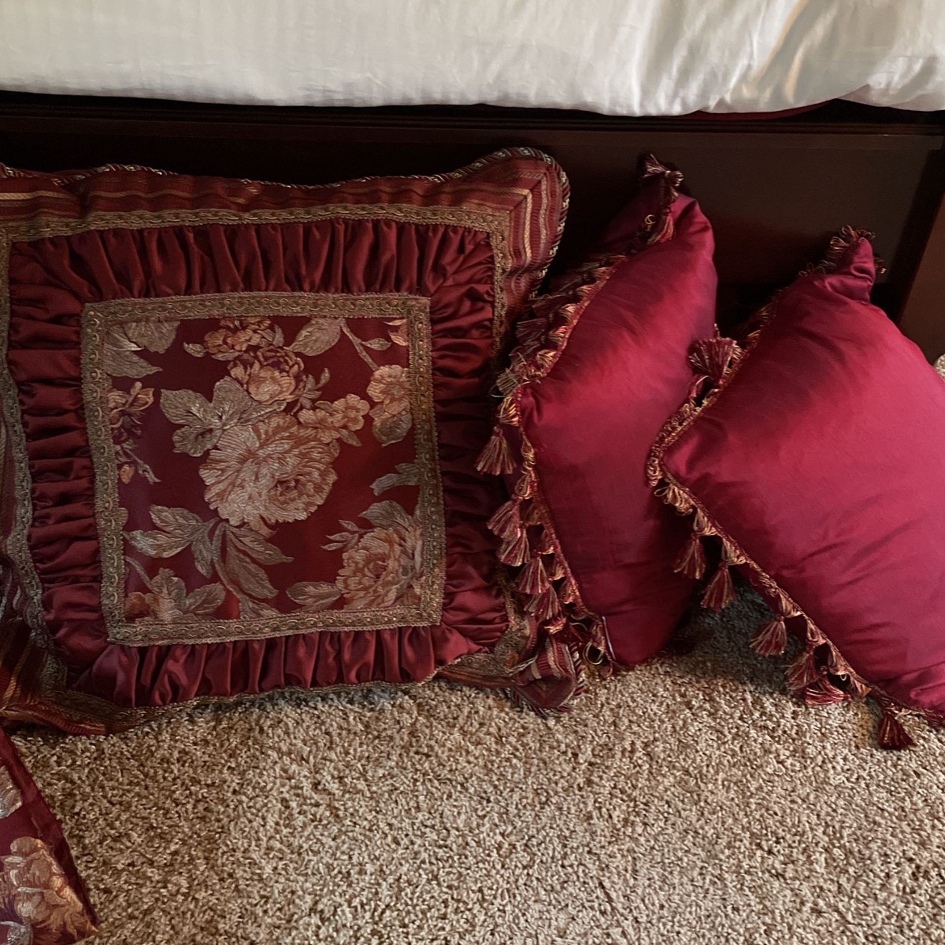 King Bed Set and Acessories 