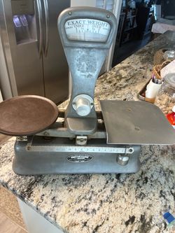 Antique/Vintage Kitchen Scale working