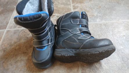 Snow boots toddler size 8