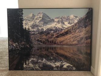 Art, paintings, photos and decor.