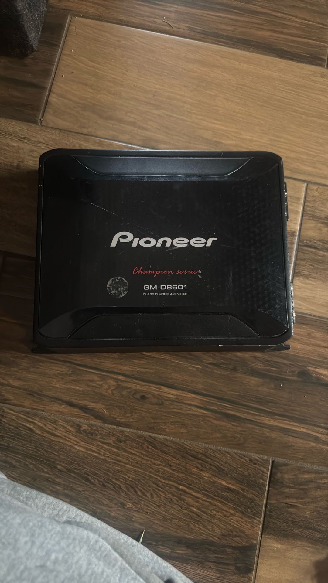 Pioneer 800 Watt Amp