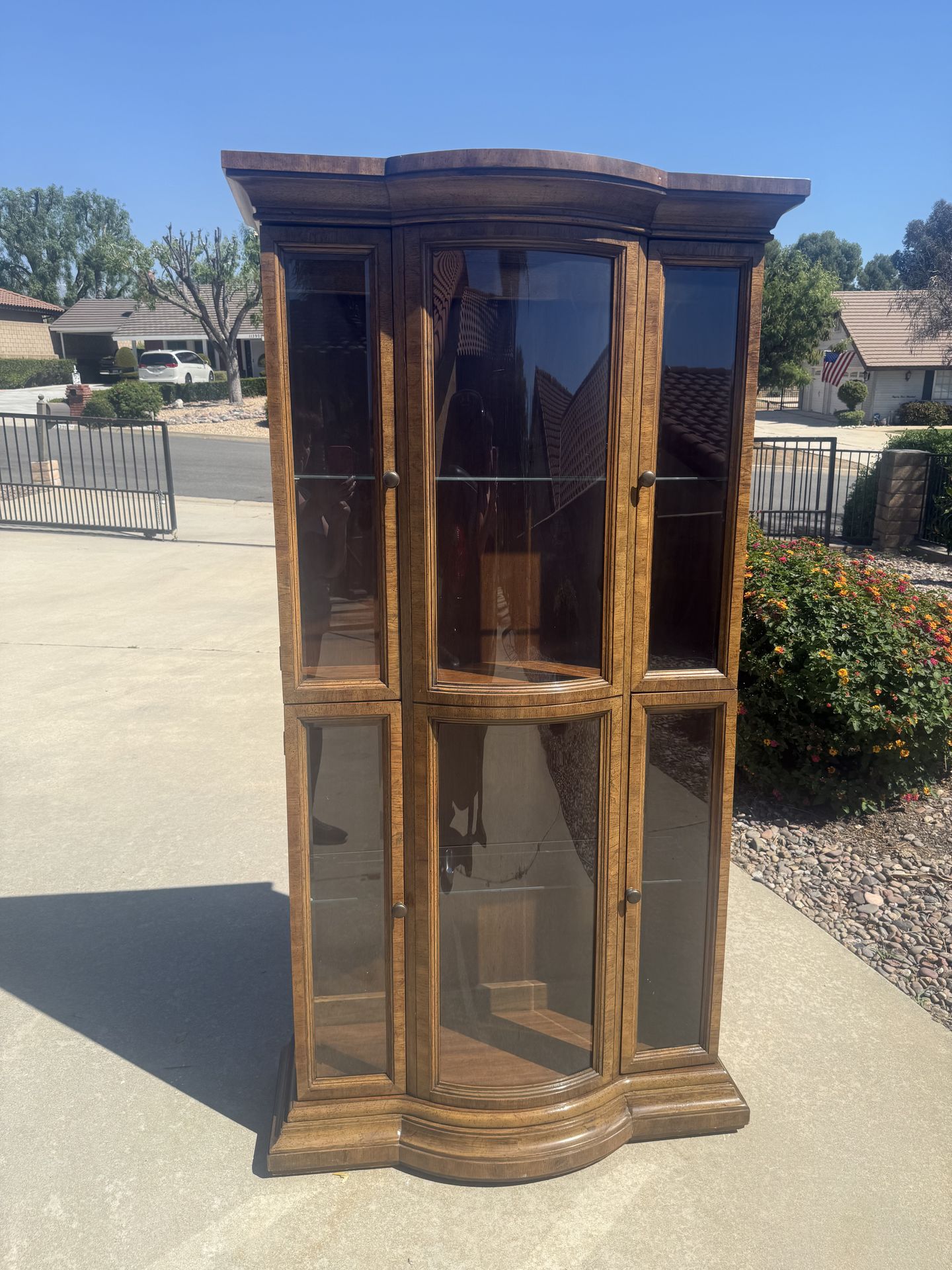 Beautiful !! Vintage Wood Glass Curio Display Cabinet (Read Description)