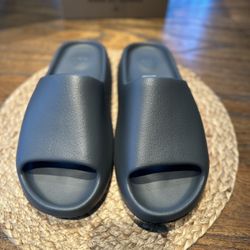 Yeezy Slide Slate Grey