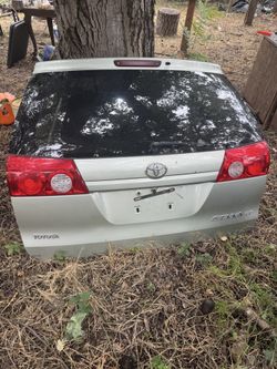 Puesta trasera  toyota siena 2006