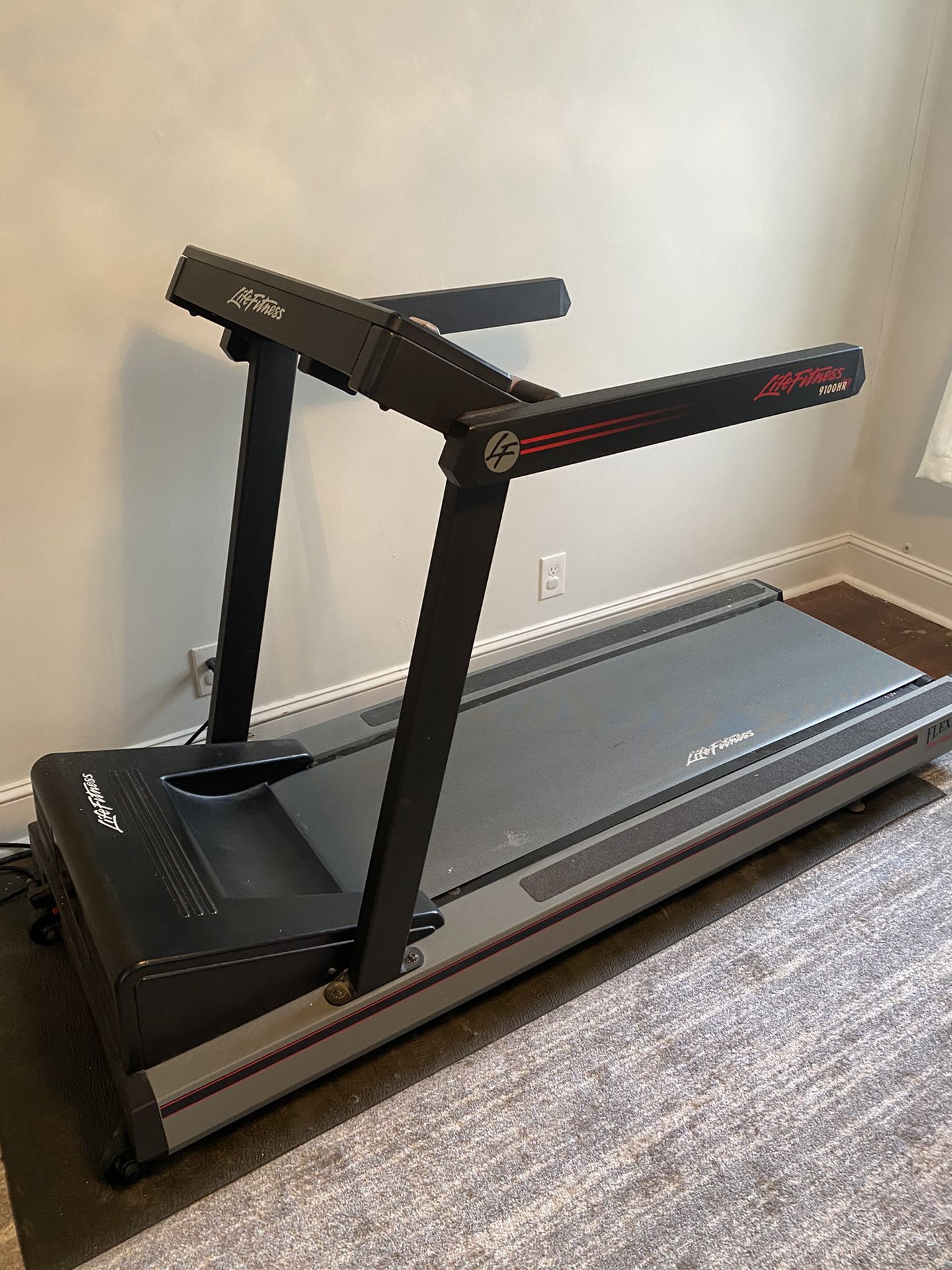 Life Fitness - Treadmill