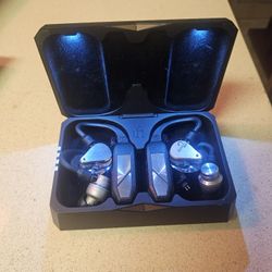 ifi Go PodHD Bluetooth DAC & Headphone Amp IEMs Hi-Res

96kHz/24bit LDAC - Unrivalled TWS Sound - Interchangeable IEM Connectors.

iFi Case with 