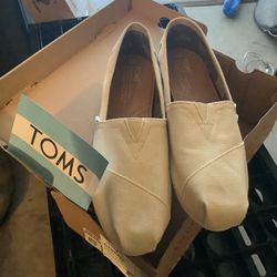 Tom’s Slipons 
