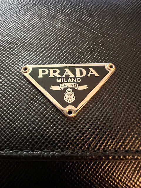 PRADA-Milan Italy-Portafoglio-Saffiano-Nero( black)