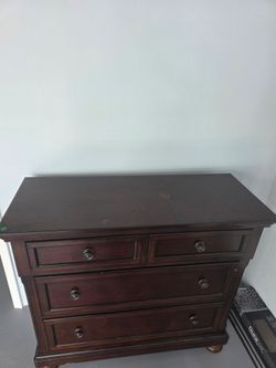 Dark Wood 4-Drawer Dresser