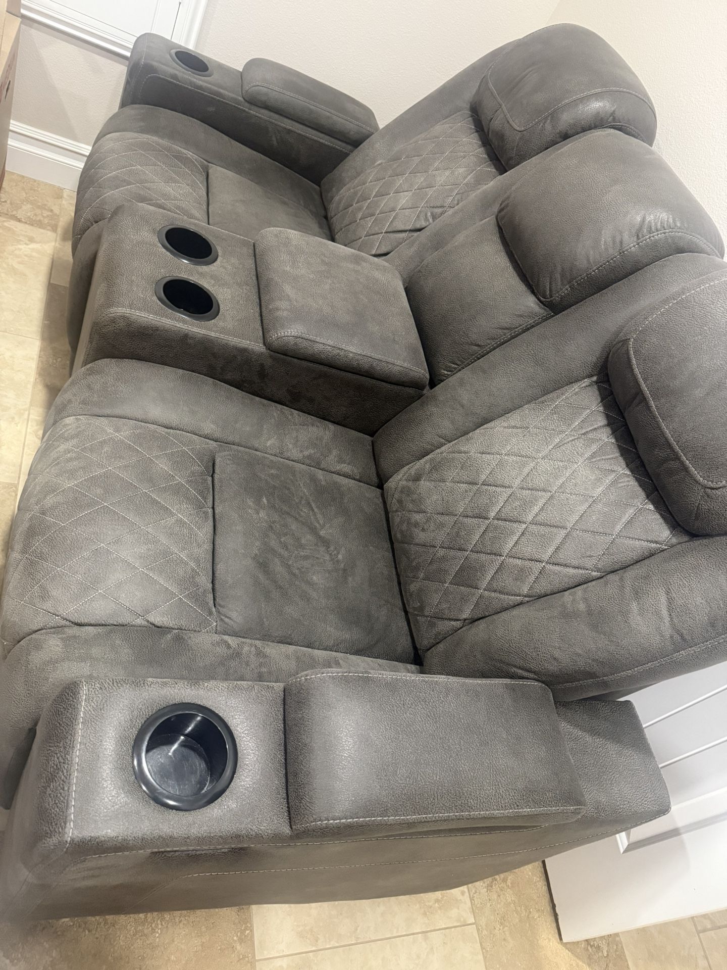 Sofa Loveseat/couches