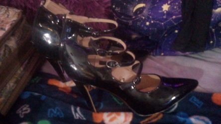 Express patten leather hills. Size 7