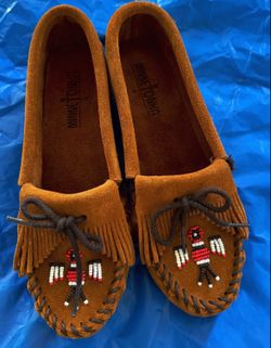 Minnetonka thunderbird beaded suede moccasins