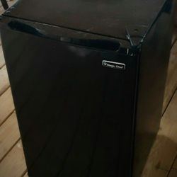 Magic Chef Mini Fridge W/ Freezer