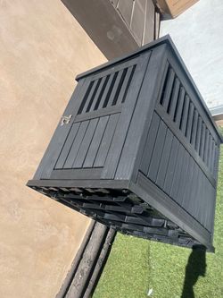 Plastic easy clean dog pen