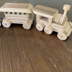 Beautiful 4 Pieces Wooden Train