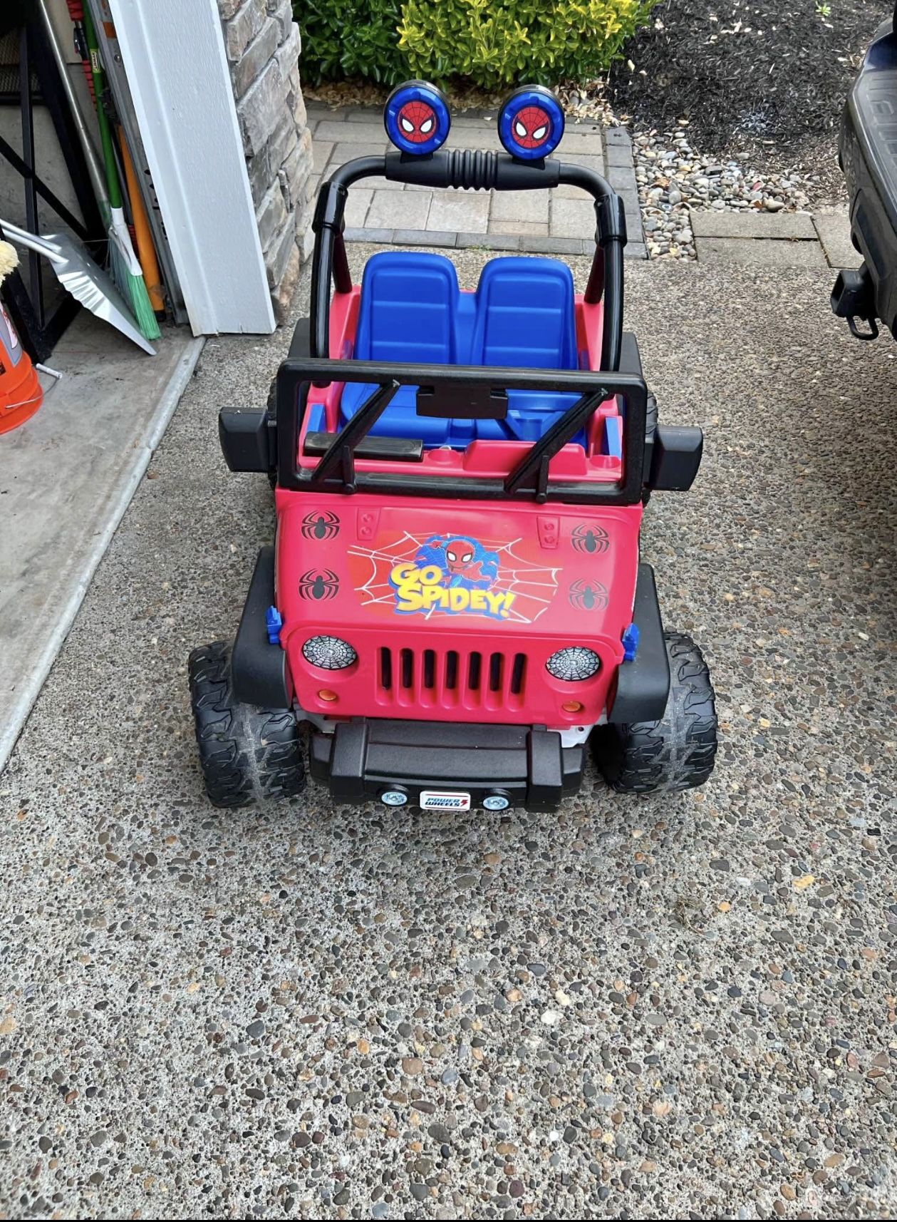 12v Power Wheels Spider-Man Jeep Wrangler Battery-Powered Ride-On Vehicle with Sounds