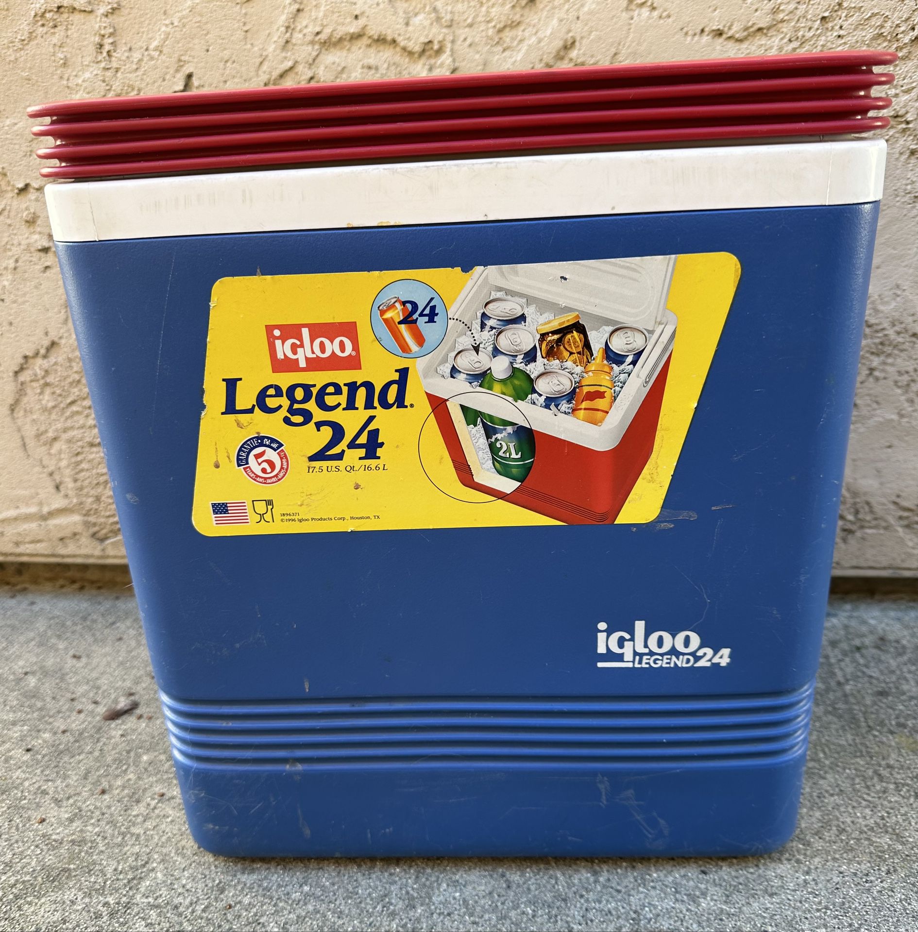 Igloo Legend 24 Cooler blue and white with red handle