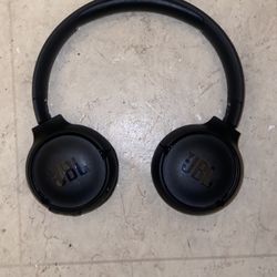 JBL Tune 520BT Bluetooth Wireless On-Ear Headphones - Black: USB-C Connection, Built-In Mic