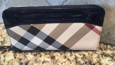 Authentic Burberry wallet basically new