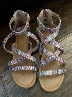 So girls pastel colored sandals size 1